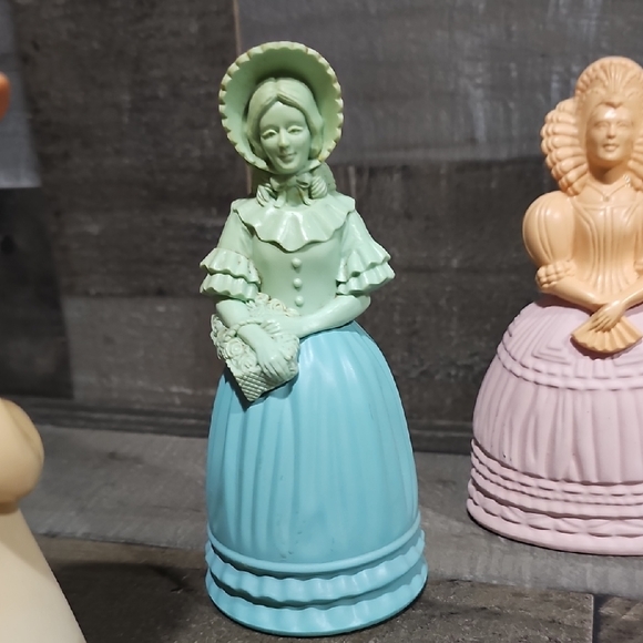 Vintage Avon Purfume Bottles- Multicolor - Picture 4 of 14
